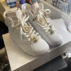 Jordan Retro 6 GOLD HOOPS Size 6