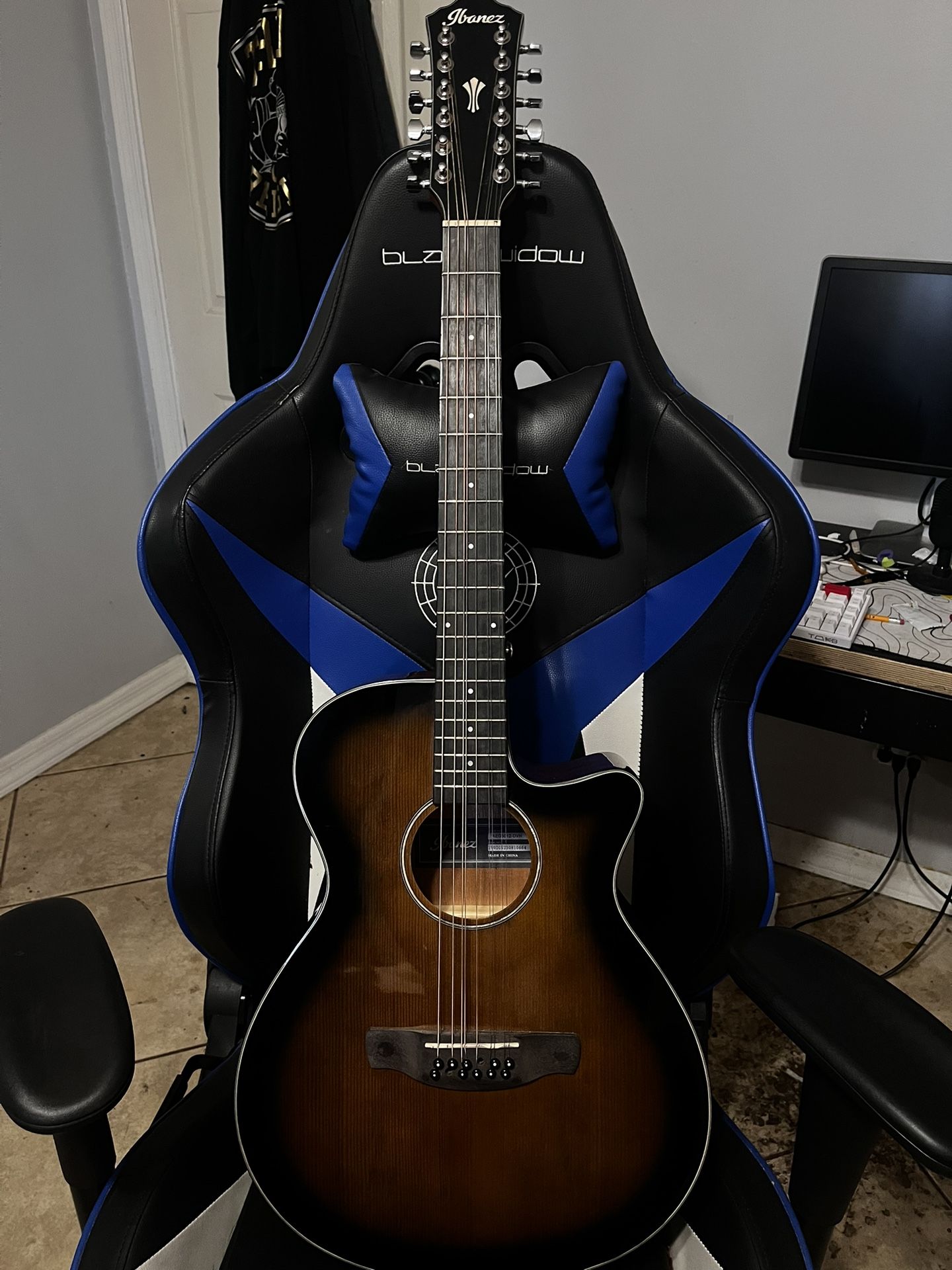 ibáñez acoustic guitar