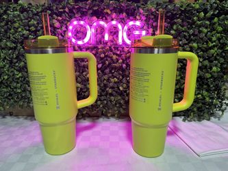 Mexico Starbucks Unreleased Lemongrass 30oz Stanley for Sale in Los  Angeles, CA - OfferUp