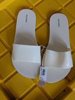 Old Navy slides sandals flip flops size 10 white NWT OTHER SIZES/COLORS AVAILABLE, MESSAGE W ?