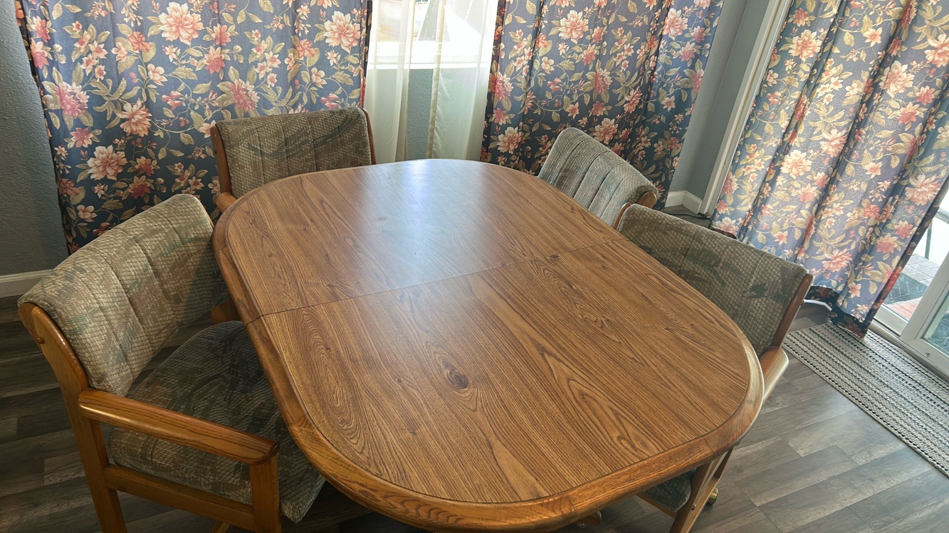 Table With 4 Chairs