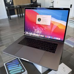 Apple 15” MacBook Pro Core i7 16GB Ram 512SSD!  We offer financing!