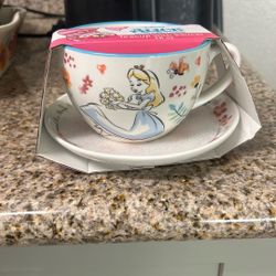 Alice In Wonderland Teacup 
