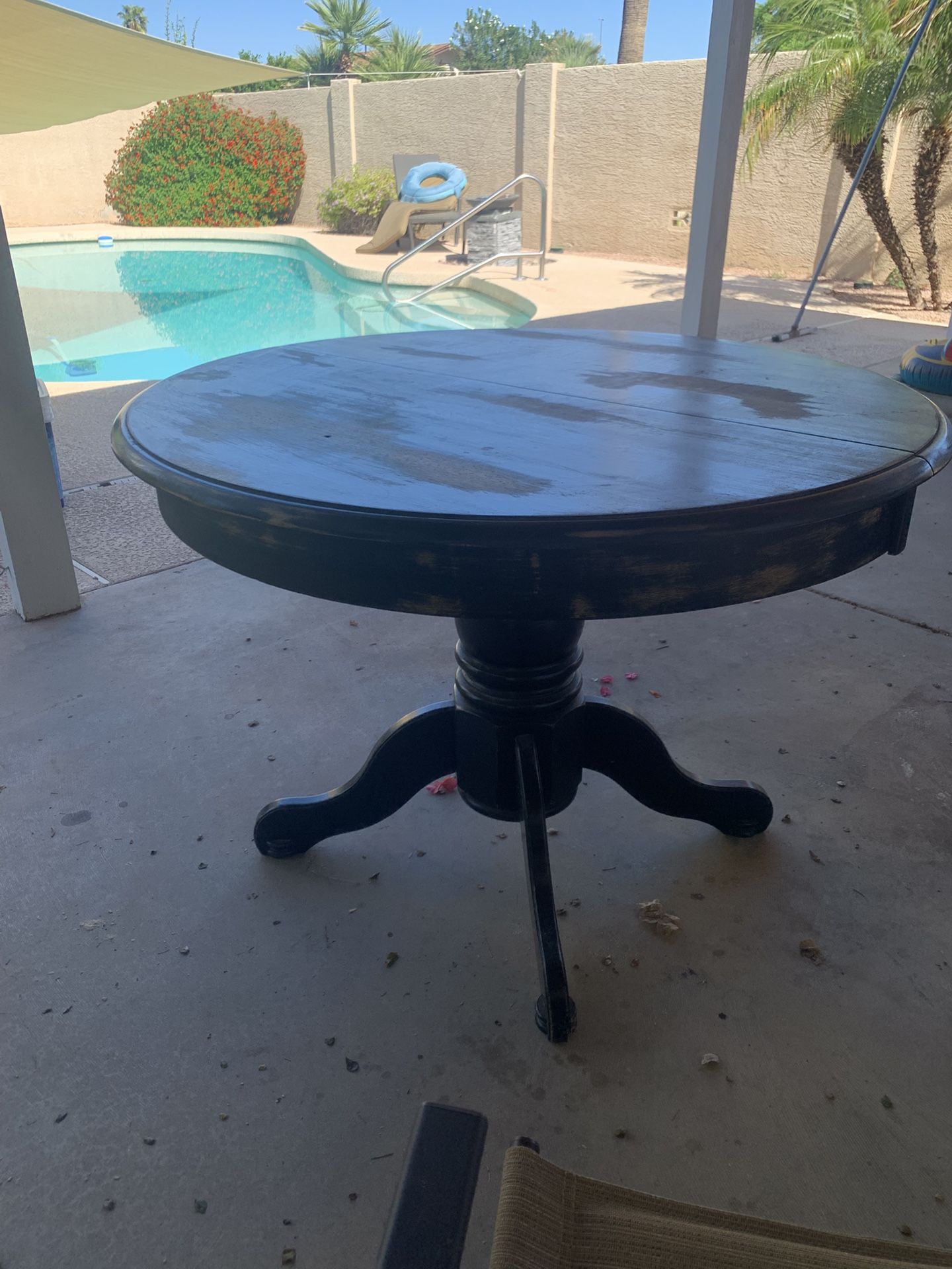 Round Dining Table 