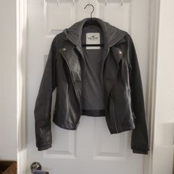 HOLLISTER FAUX LEATHER MOTO JACKET W/ HOODIE – SIZE S