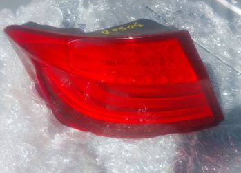 BMW 528i Driver's side tail light 2014-2016