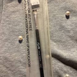 Stript Vegan Cruel-free Crease Shadow Brush *New