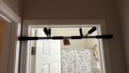 New and assembled pull up bar