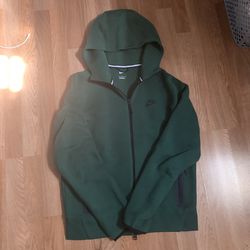 Green brand new Nike tech fleece size M need gone asap