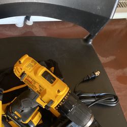 DEWALT 12-Volt MAX Lithium-Ion Cordless  battery charger 