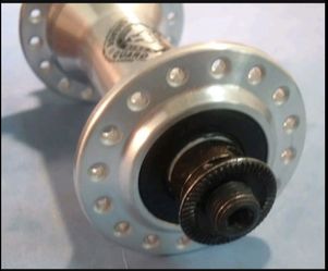 WTB MOMENTUM Alloy Front Hub 100mm 32H. Grease Guard