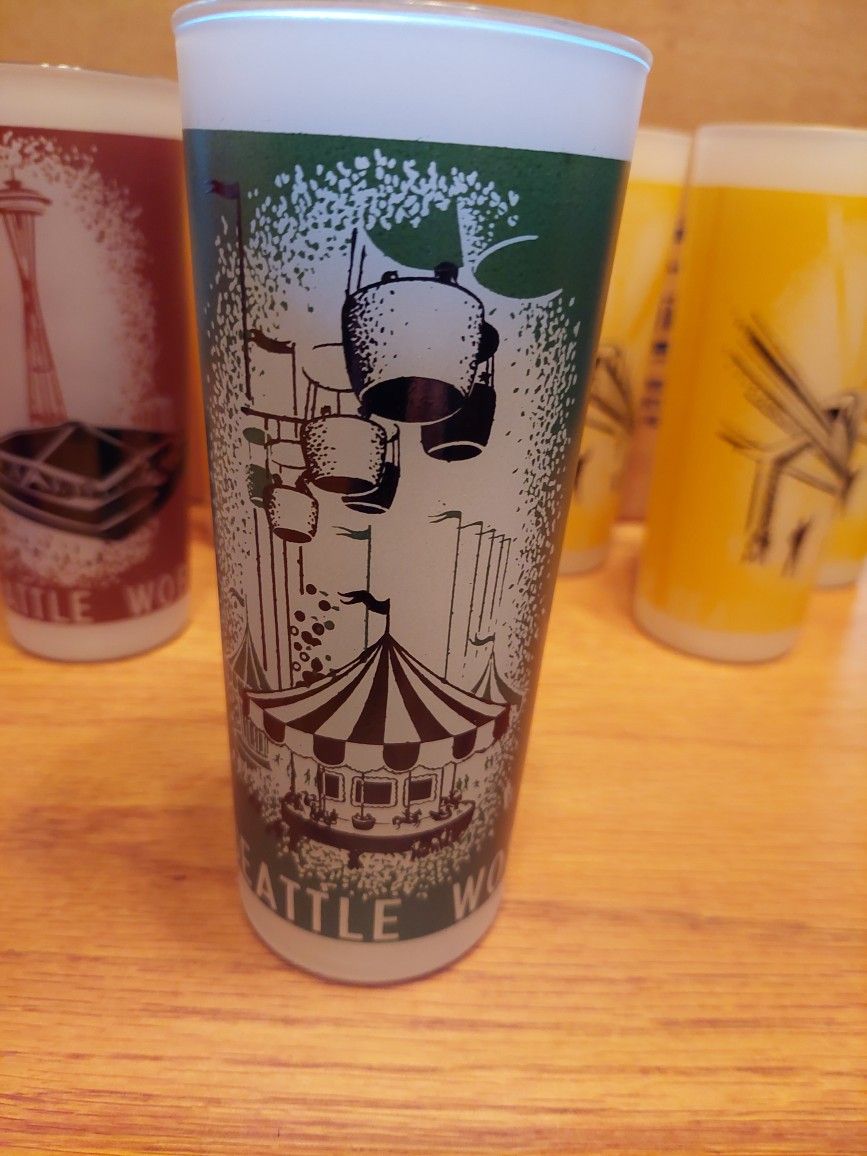 Seattle 1962 World's Fair Glasses - www.disolcolor.com
