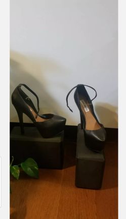 Steve Madden Black Platform Pumps 7 3/4"