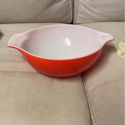 Pyrex Mixing bowl 444 4qt