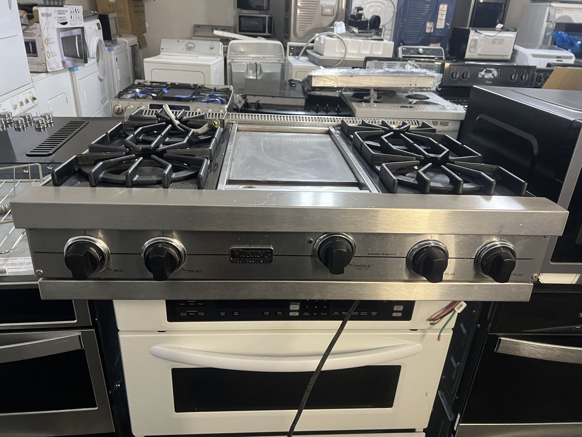 Viking Gas Range Too 36”