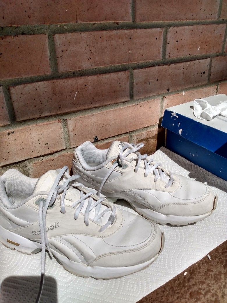 NICE REEBOKS $20.