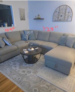 ASHLEY SECTIONAL GREAT CONDITION 10MNTHS OLD NEEDS GO TDY