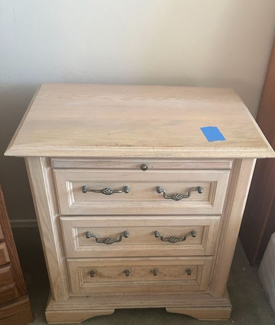 Dresser end Two Night Table