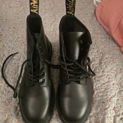 Dr. Martens Air Wear Women Size 8