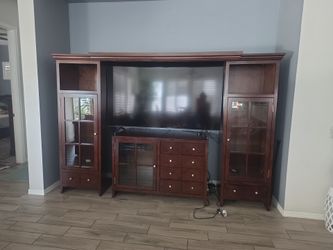 Entertainment center