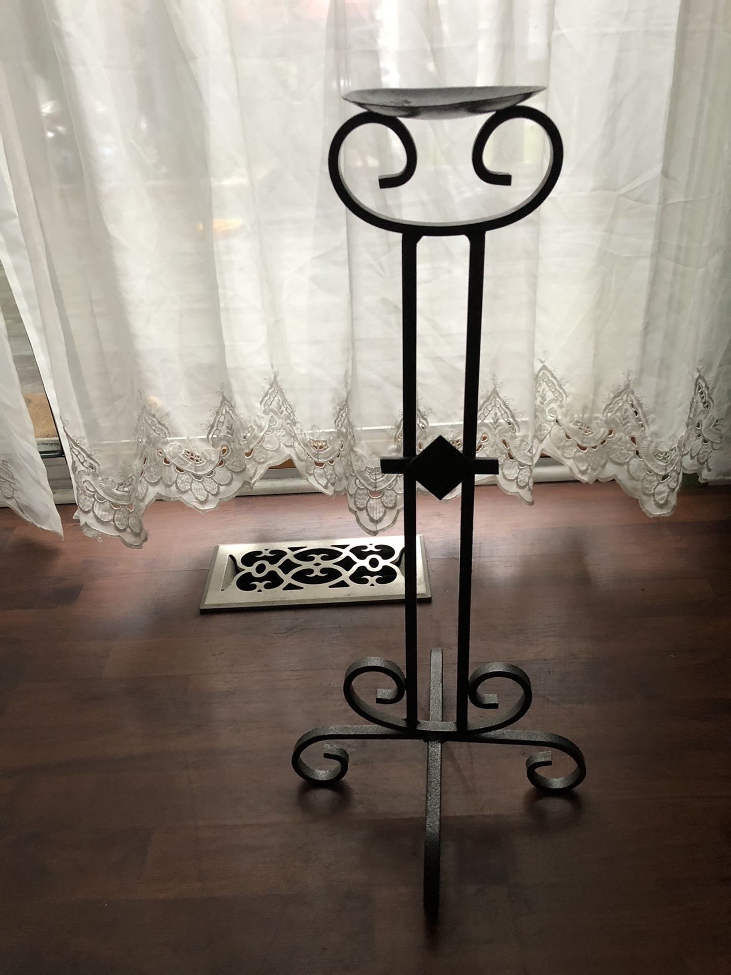 1 Large Candle Holder