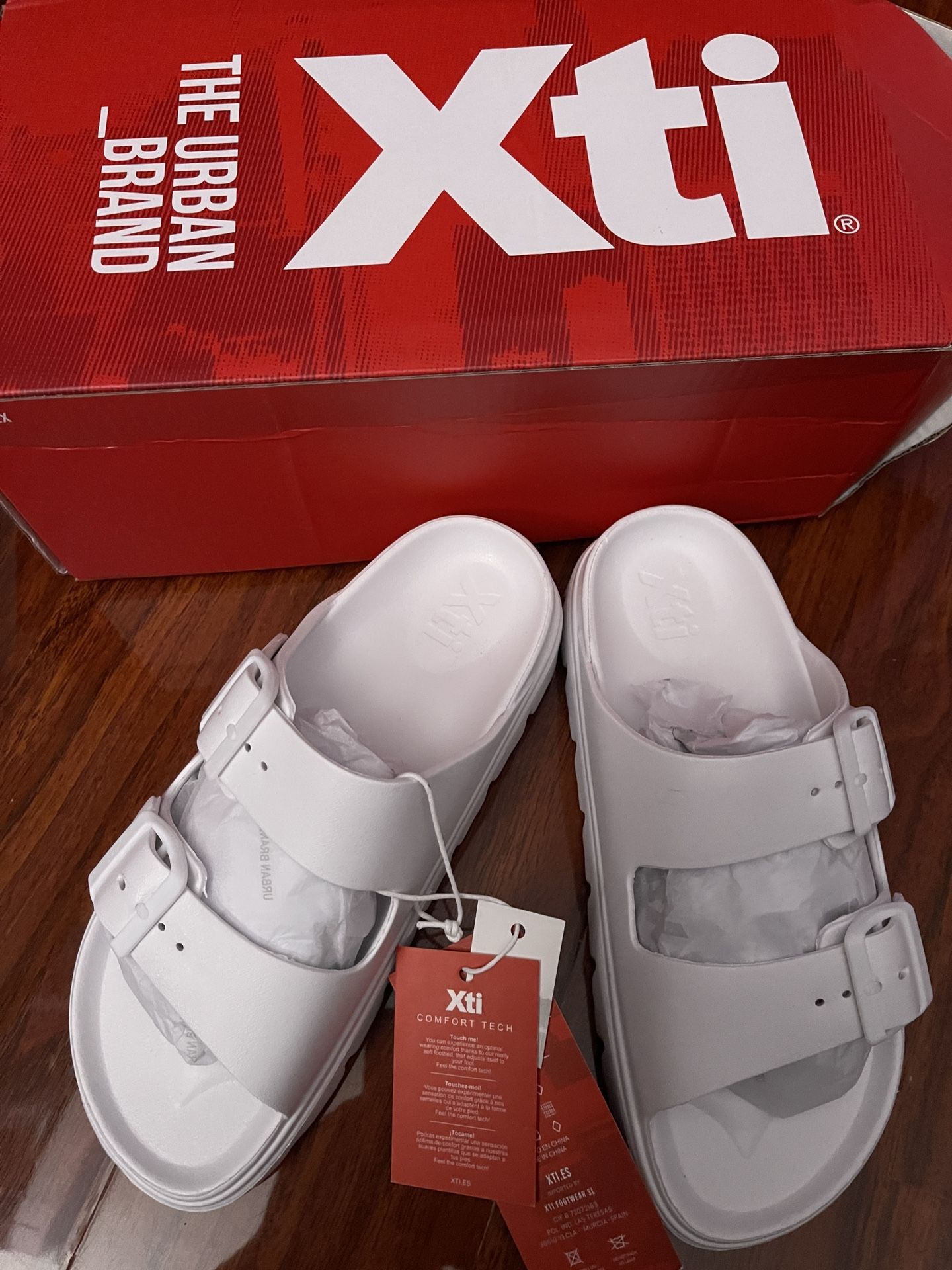 XTI Women's Rubber Flat Sandals, Size 7
