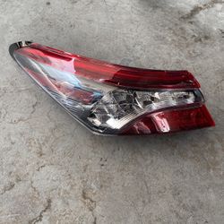 21 Toyota Camry Lt Tail Light Oem