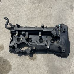 valve cover w/ oil cap from 2013 hyundai sonata 2.4l USED AS IS