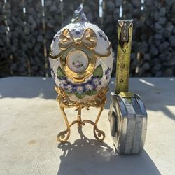 Collectible Egg With Clock 