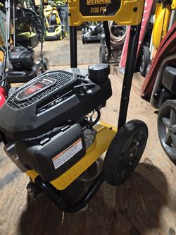 DEWALT GAS 3100 PSI PRESSURE WASHER WITH HONDA ENGINE