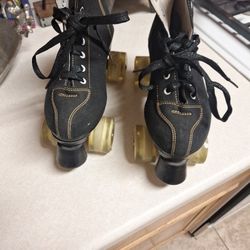 ROLLERSKATES LIKE NEW. EUREPEANSIZE 37. A US SIZE 5.5 MENS AND WOMEN'S 6.5.  $40. FIRM PRICE 