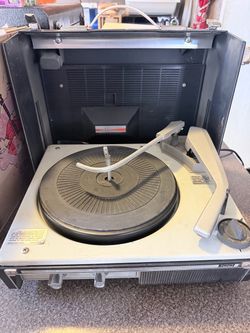 Mustang 2 record player and records
