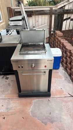 Outdoor grill flat top