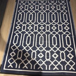 Living Room Rug Like (negotiable On Price) Need To Sell Asap Moving!!