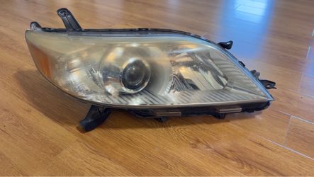 2010–2011 Toyota Camry RH Passenger Side Headlight Assembly – OEM - US Auto