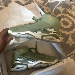 Grade School Shoes 5.5-6.5