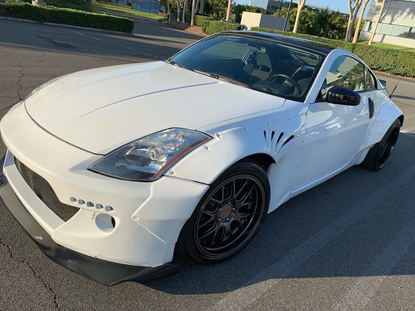 Nissan 350z rocket bunny style