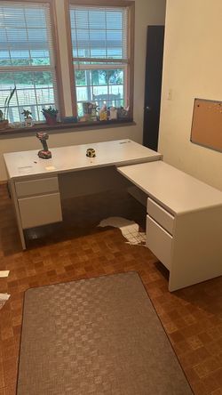Corner desk solid pressboard
