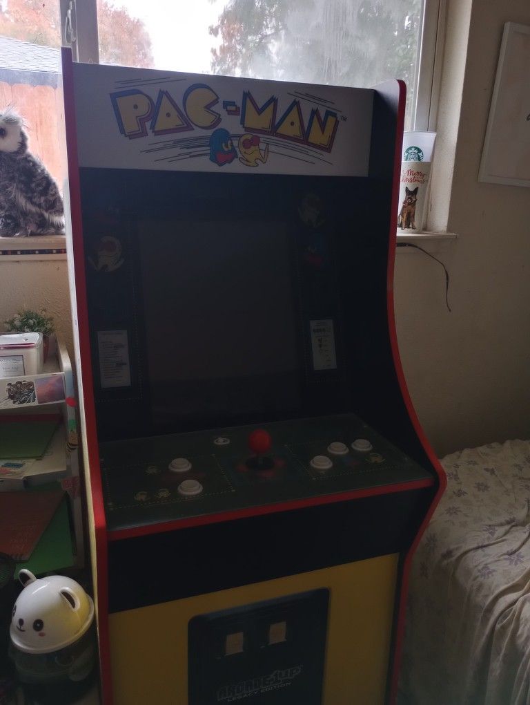 Pac Man Arcade Game