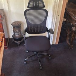 BRAND NEW OFFICE CHAIR!! AND DESK