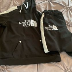 Women’s North Face Jogging Suit Size L