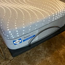 Twin Adjystable Posturpedic Bed