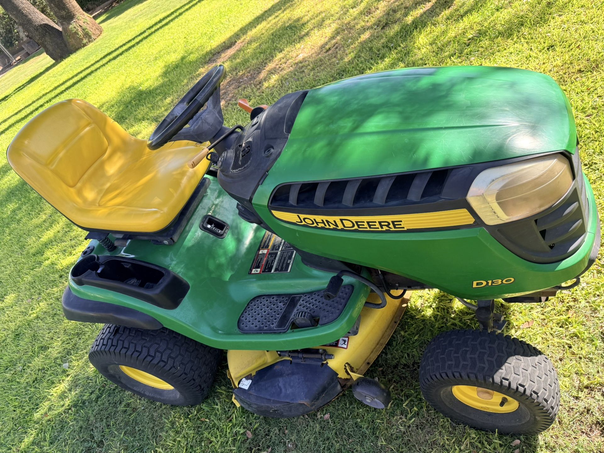 John Deere Riding Mower D130