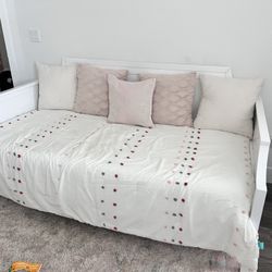 Twin Day Bed Like New 