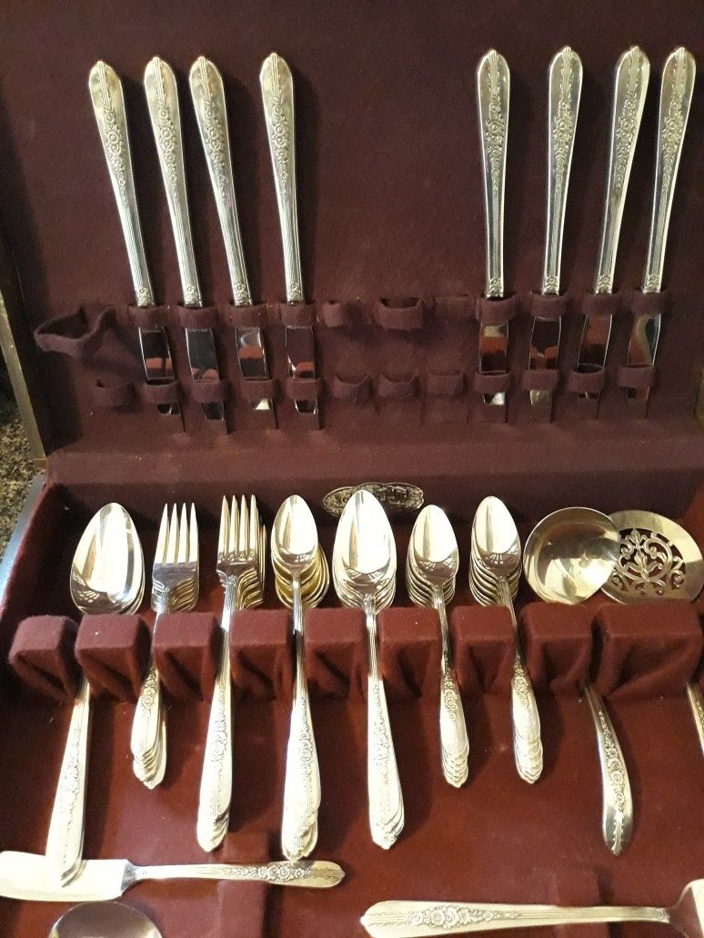 Oneida Nobility Silverplate Flatware Set "Royal Rose" 1939, 54 Pcs