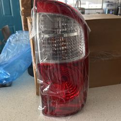 tundra  tail light