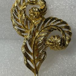 Gold Tone Swirled Dual Feather Leaf  Brooch