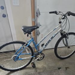 Vintage Mongoose MGX Redondo Mountain Bike. 21 speed