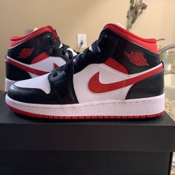 Jordan 1 Mids - Women’s /kids 