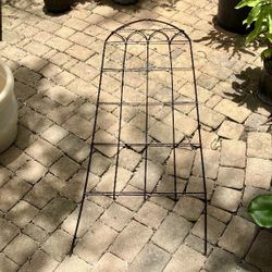 70” Metal Arch Trellis: 70”H x 22”W